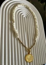 عقد أنيق يحمل معنى الطمأنينة